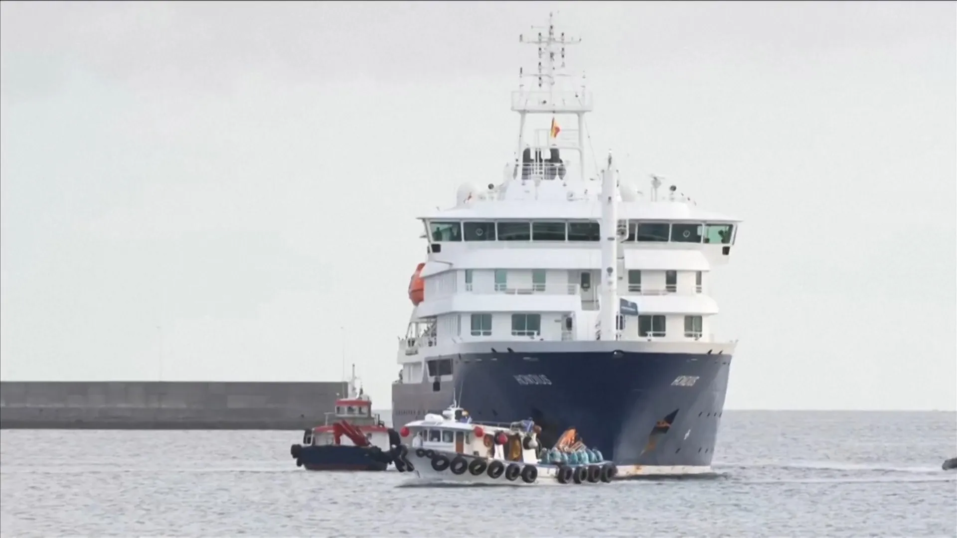 US and French evacuees from Hantavirus-hit ship test positive | Newsfeed