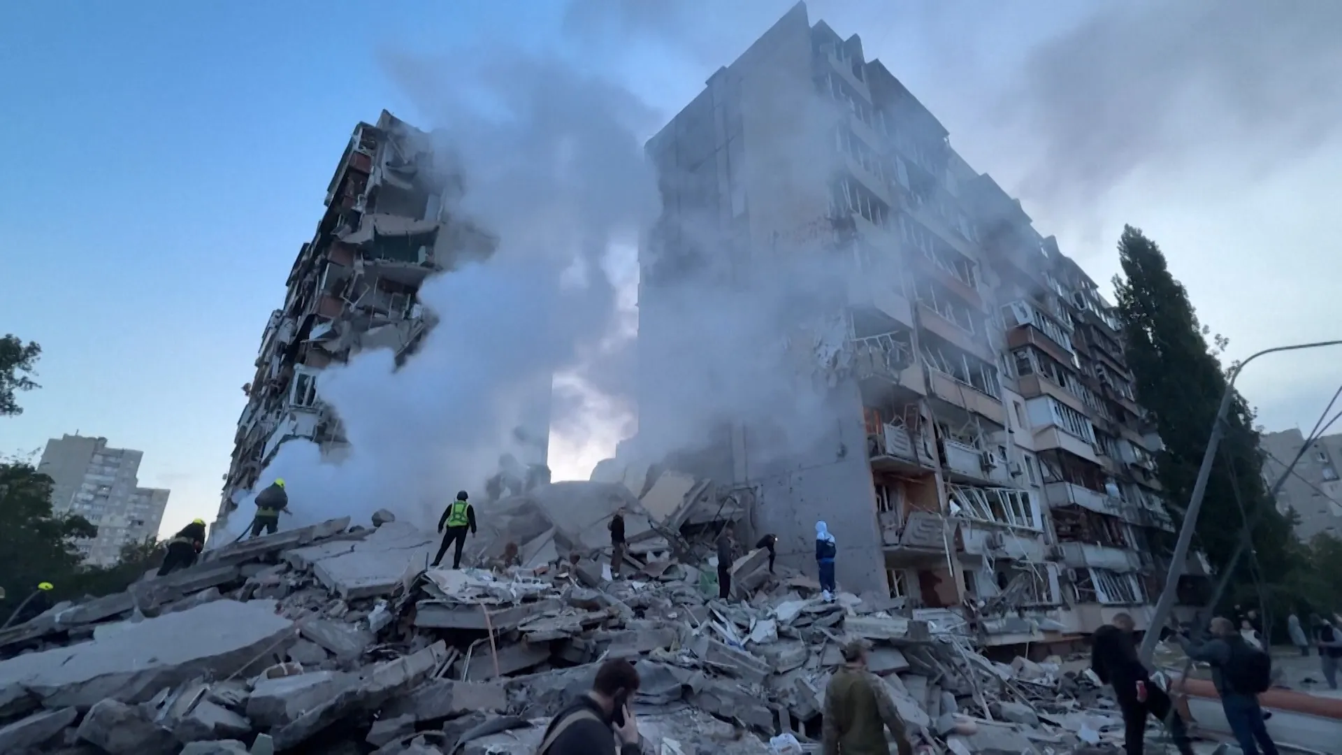 Kyiv building collapses after Russian strike, reportedly trapping residents | Russia-Ukraine war