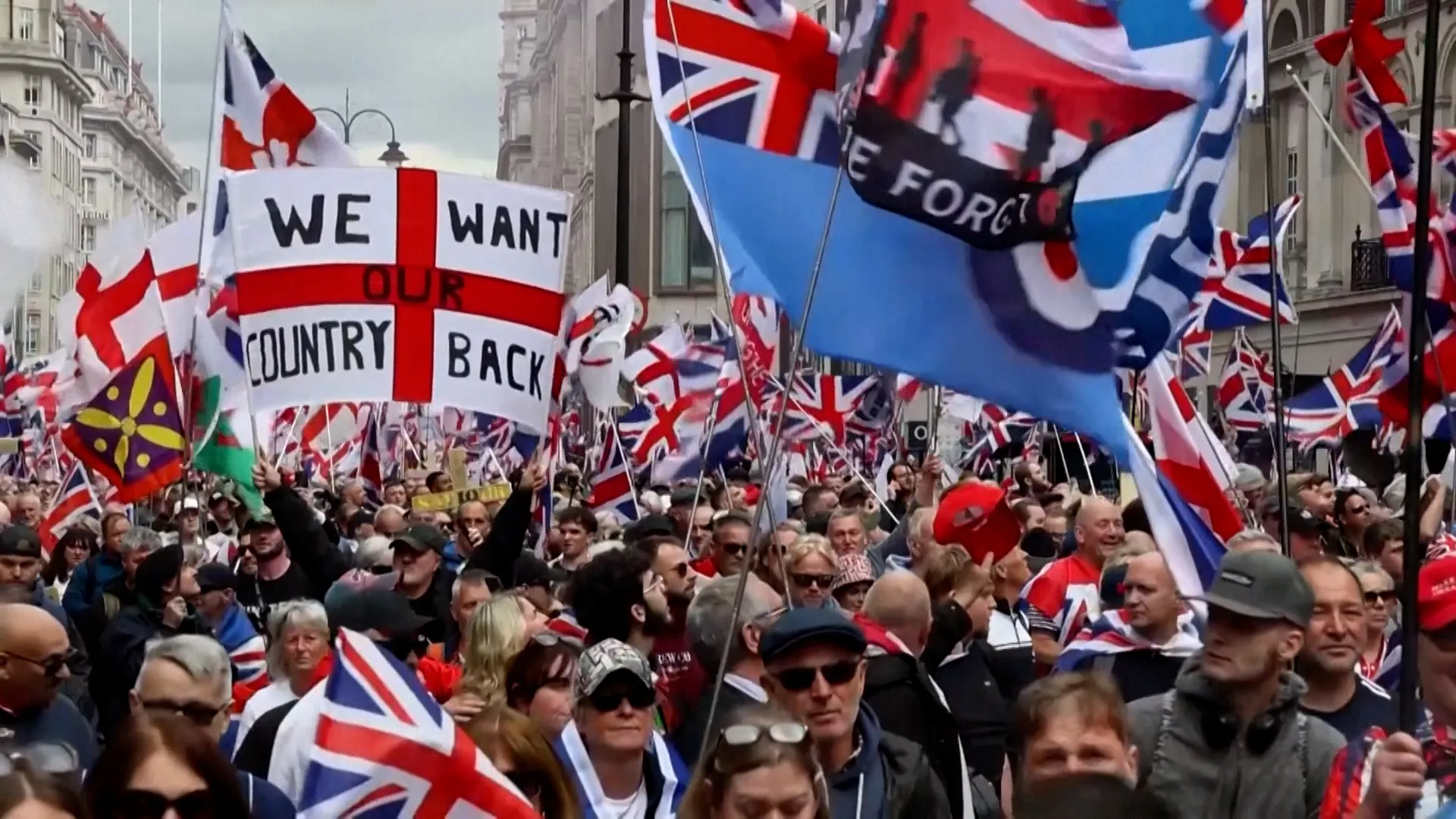 Tens of thousands join far-right rally in central London | Newsfeed