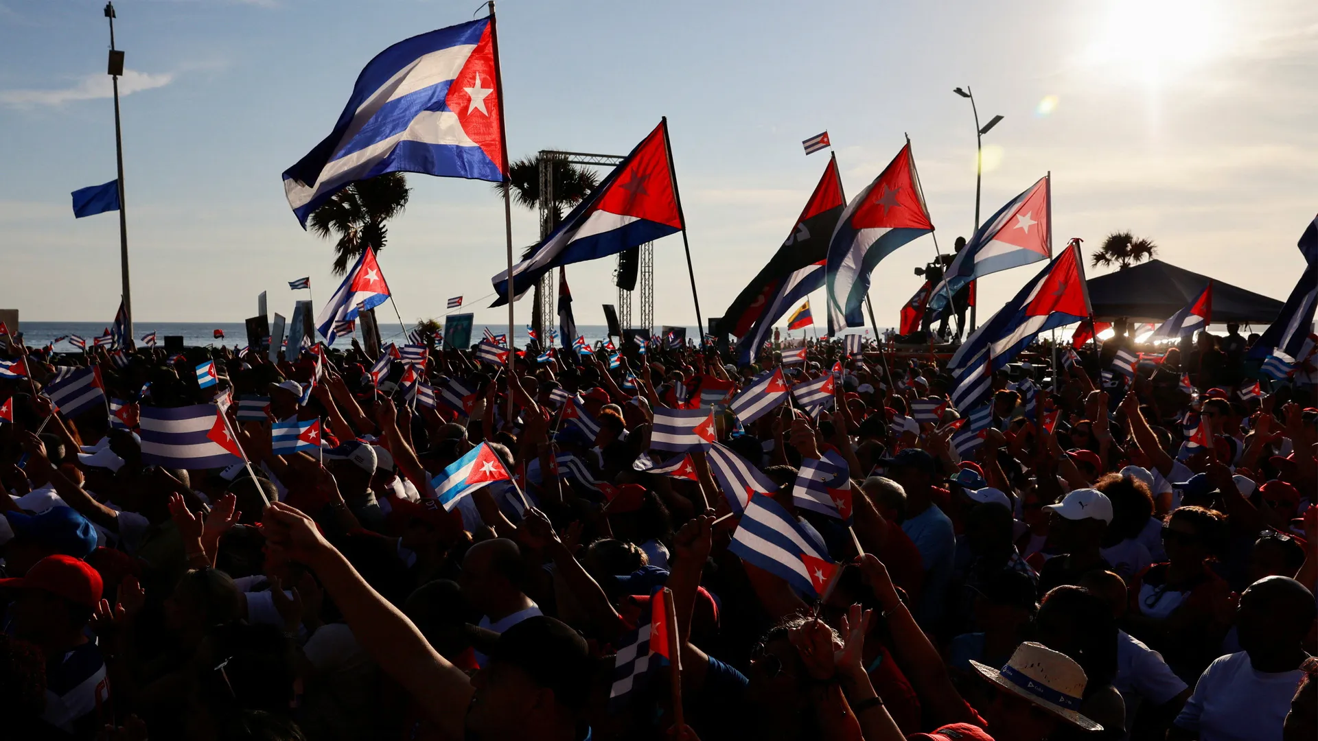 Thousands in Cuba rally for Raul Castro to protest US indictment | Raul Castro