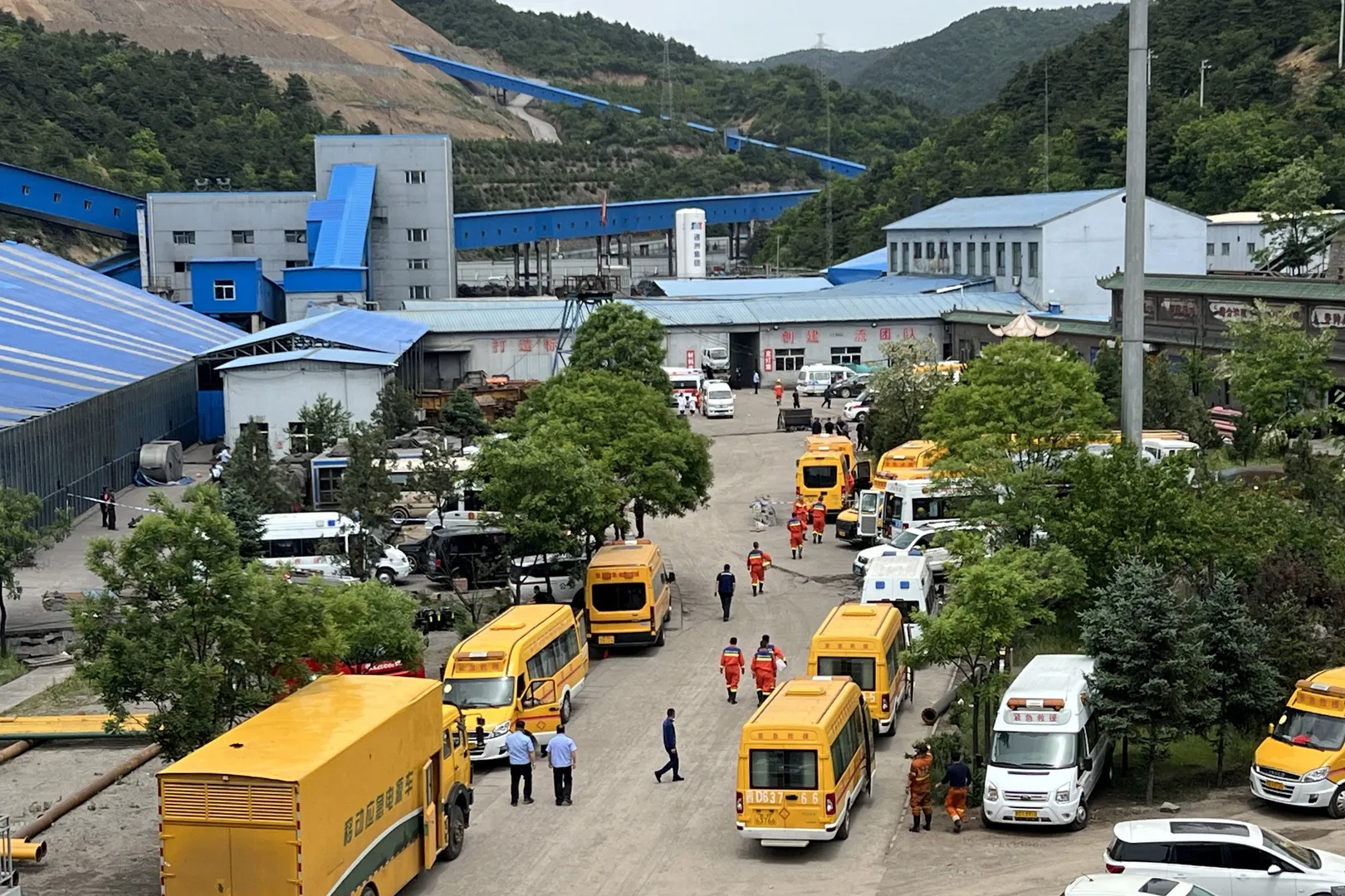 China coal mine blast kills at least 90, leaves nine missing | Mining