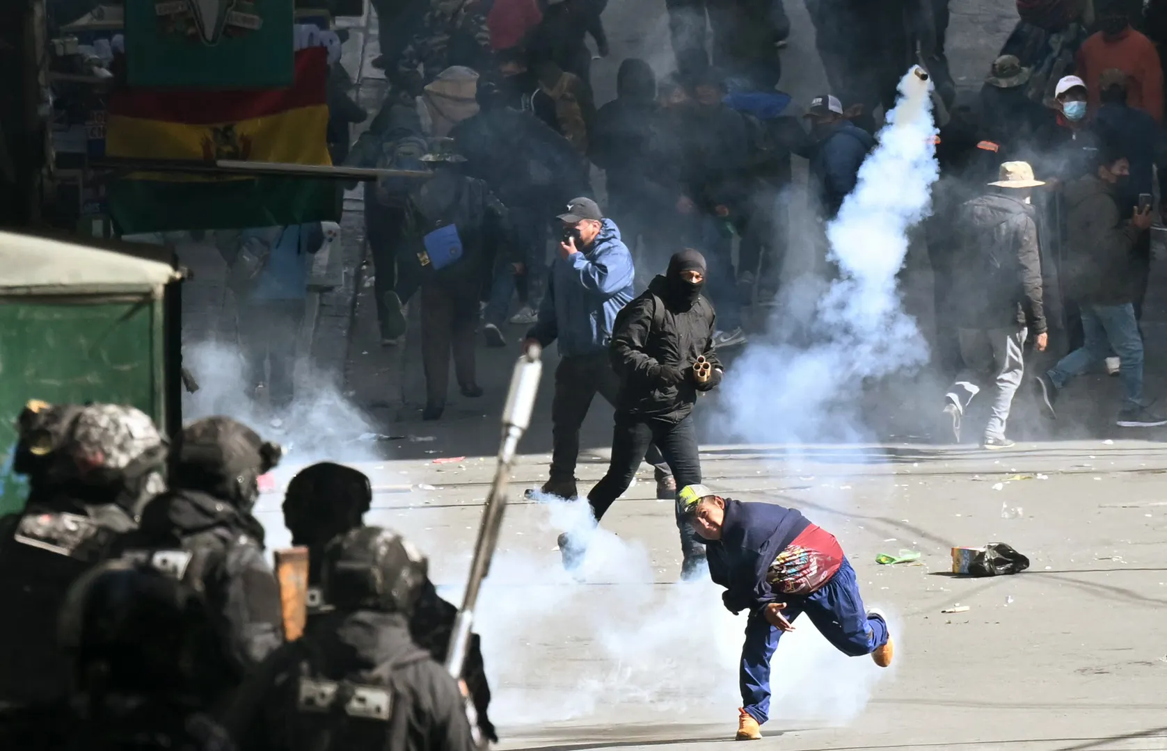 Tensions rise in Bolivia as protesters march toward presidential palace | Protests