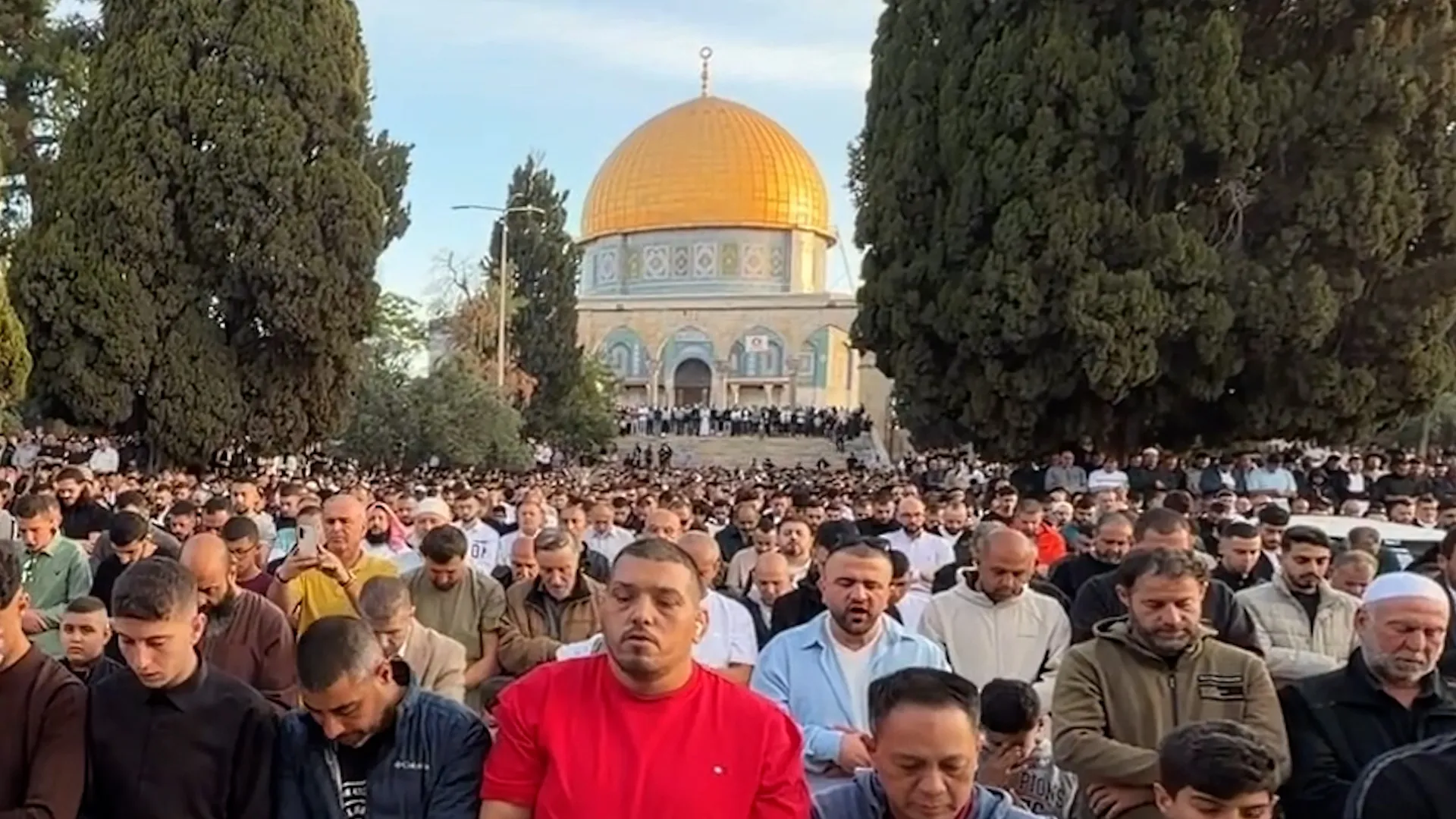 Video: Muslims around the world attend Eid prayers | Religion