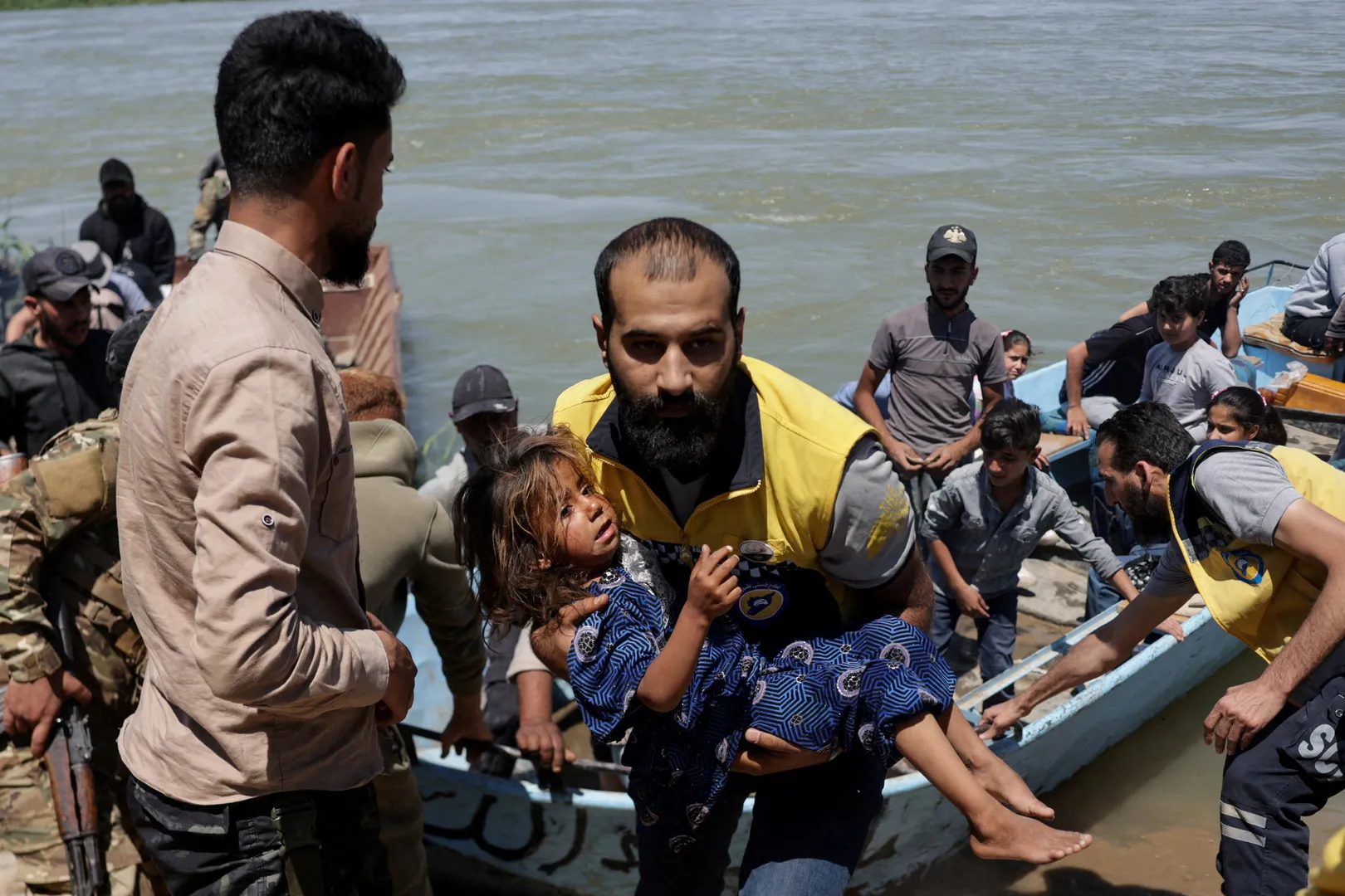 Rescues in eastern Syria after the Euphrates River bursts its banks | Newsfeed