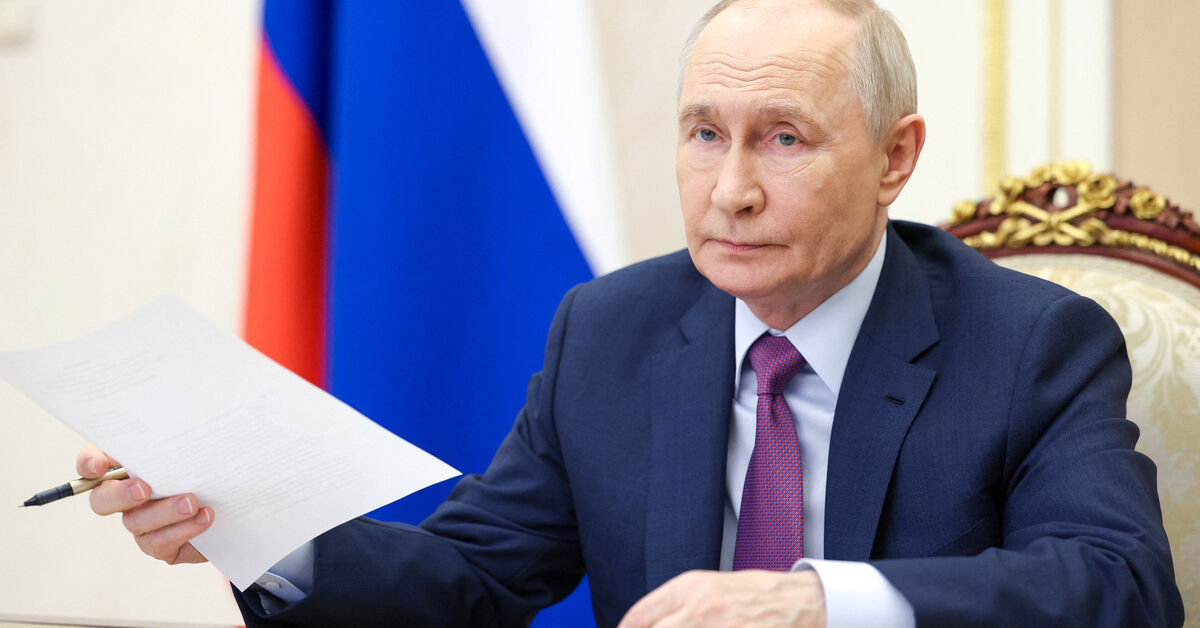 Putin faces rival visions of war and peace at Russia’s ‘Davos’