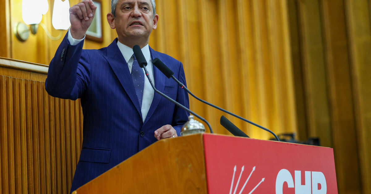 Rival leaders of Turkey’s main opposition party call competing meetings