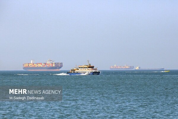 24 ships cross Strait of Hormuz with IRGC coordination