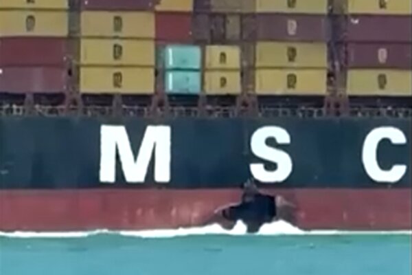 IRGC Navy fires cruise missile at US-Israeli ship (+VIDEO)