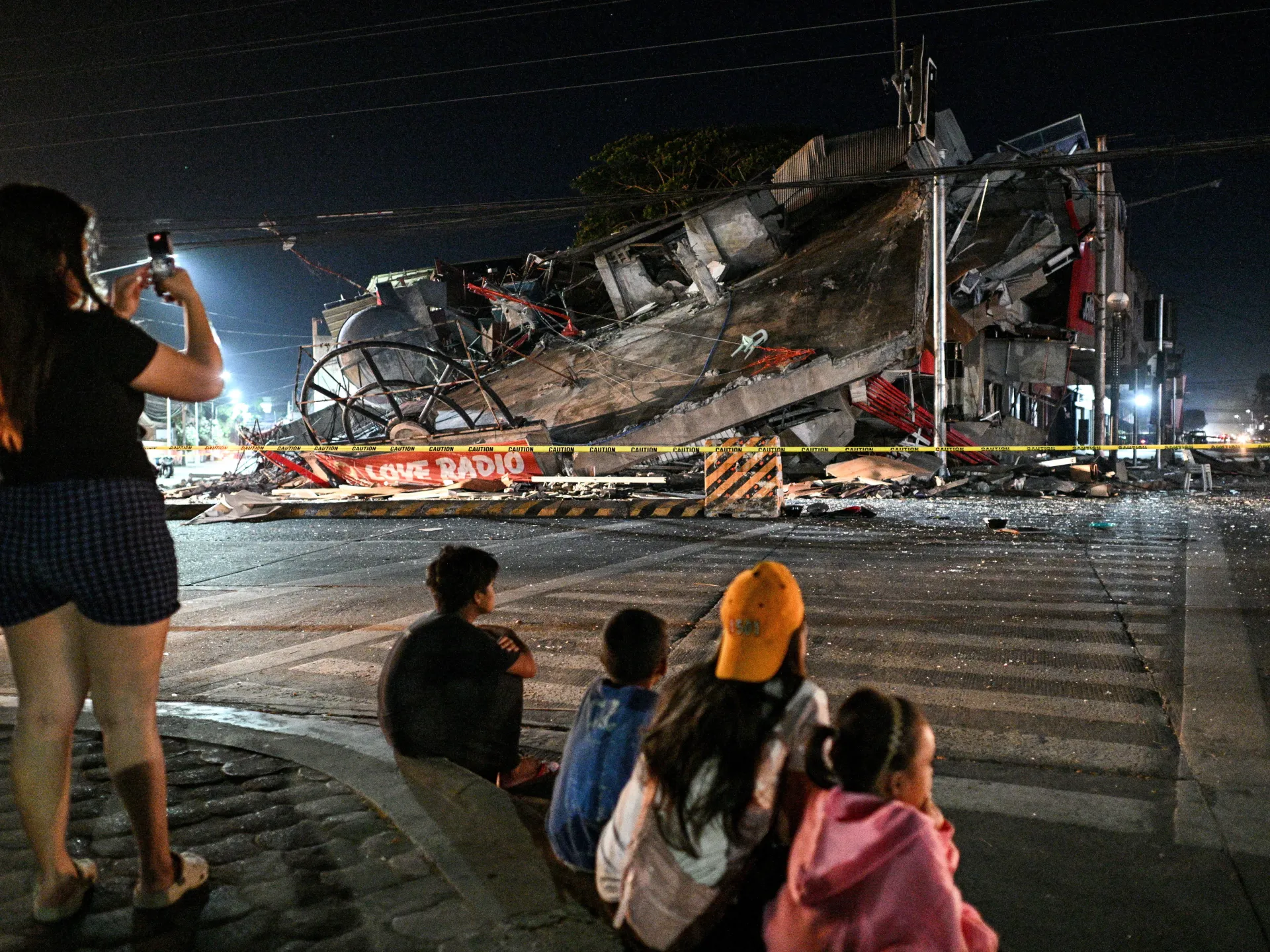 7.8 magnitude earthquake leaves dozens dead in the Philippines | Earthquakes