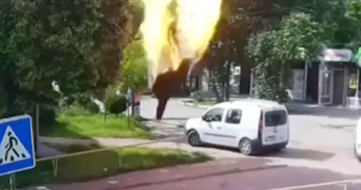 CCTV captures moment of deadly strike on Zaporizhzhia, Ukraine | Russia-Ukraine war