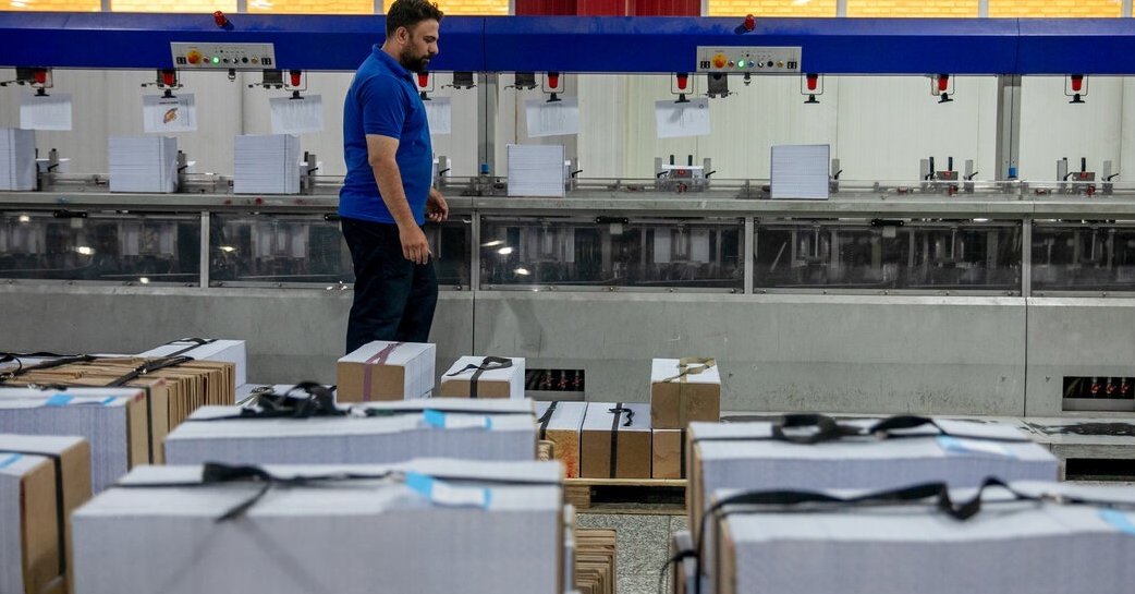 Iran’s services imports surge as goods trade slumps