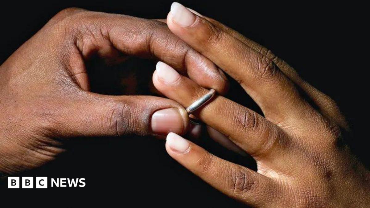 Sierra Leone child marriage: Landmark first trial since ban begins in Freetown
