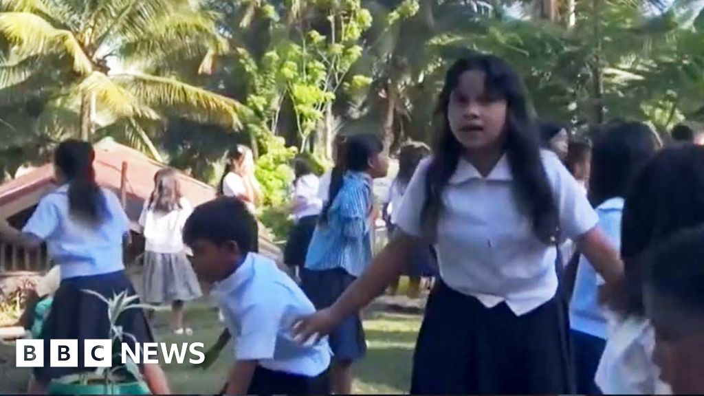 Philippines: School structure collapses during quake