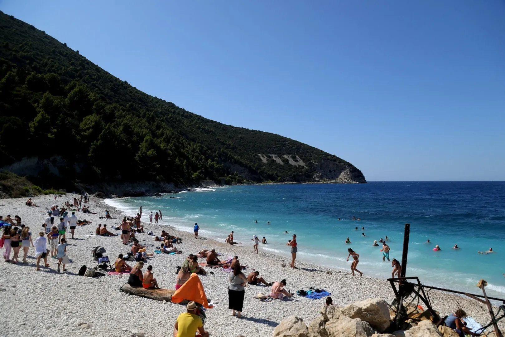 Albanians protest Kushner plan for Sazan Island luxury resort | Protests