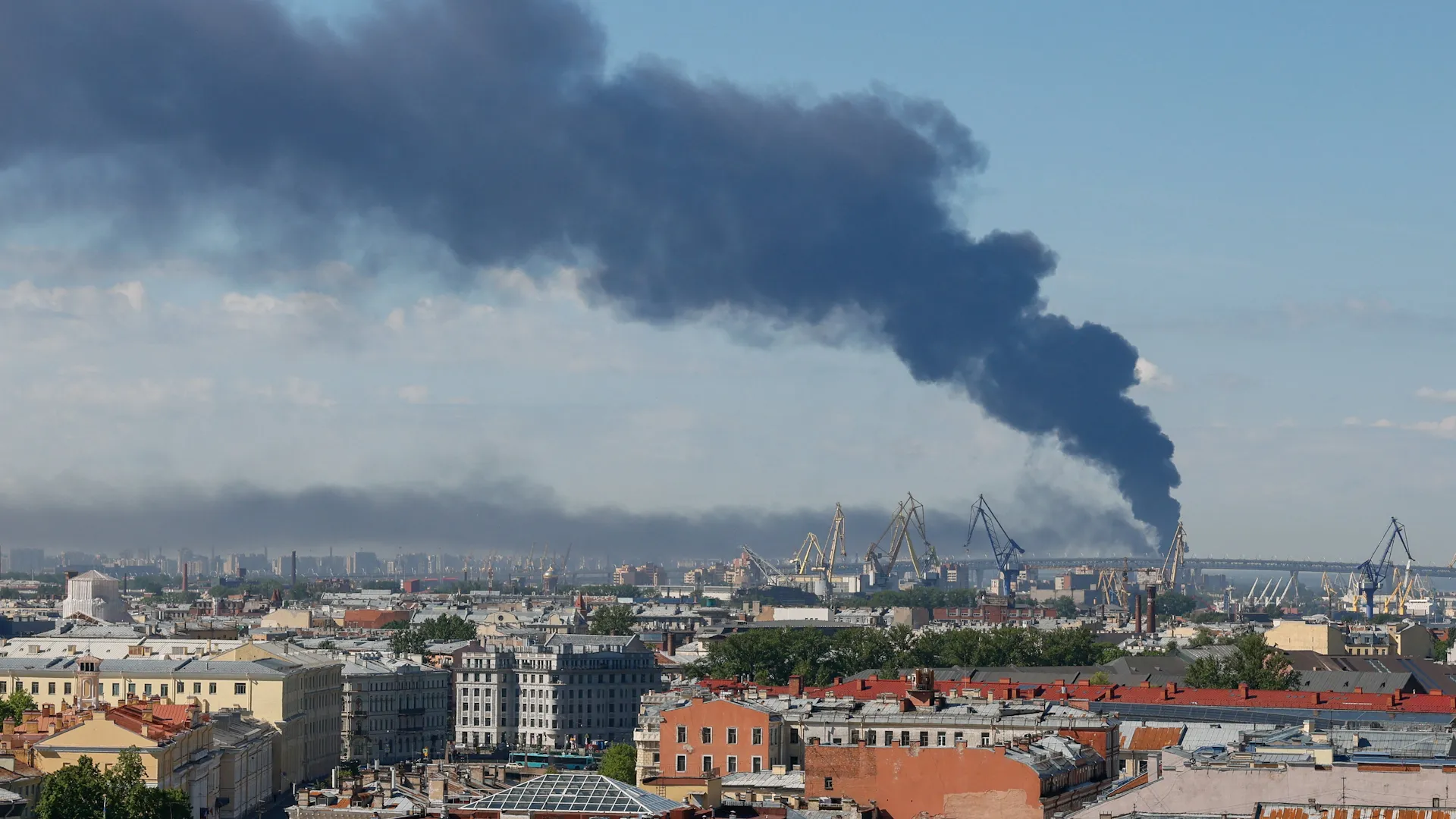 Ukraine attacks St Petersburg as Russia hosts its own ‘Davos’ | Russia-Ukraine war