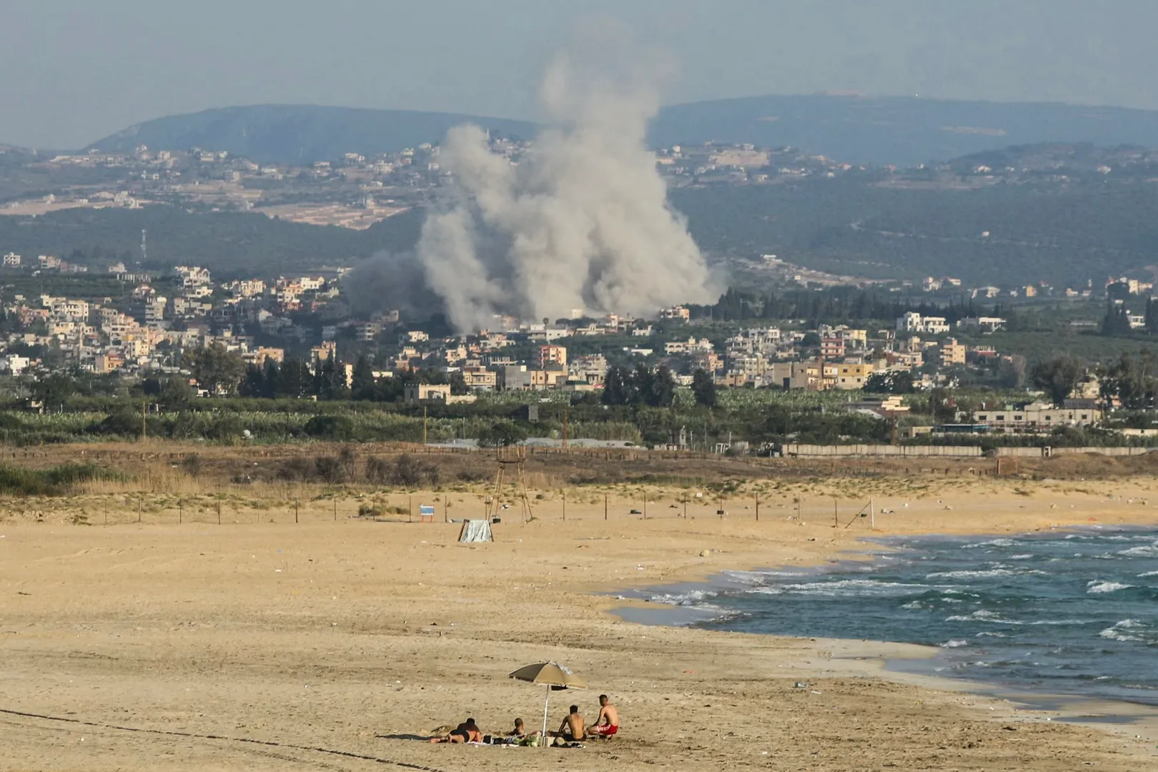 Israel continues strikes on Lebanon despite halting attacks on Iran | US-Israel war on Iran