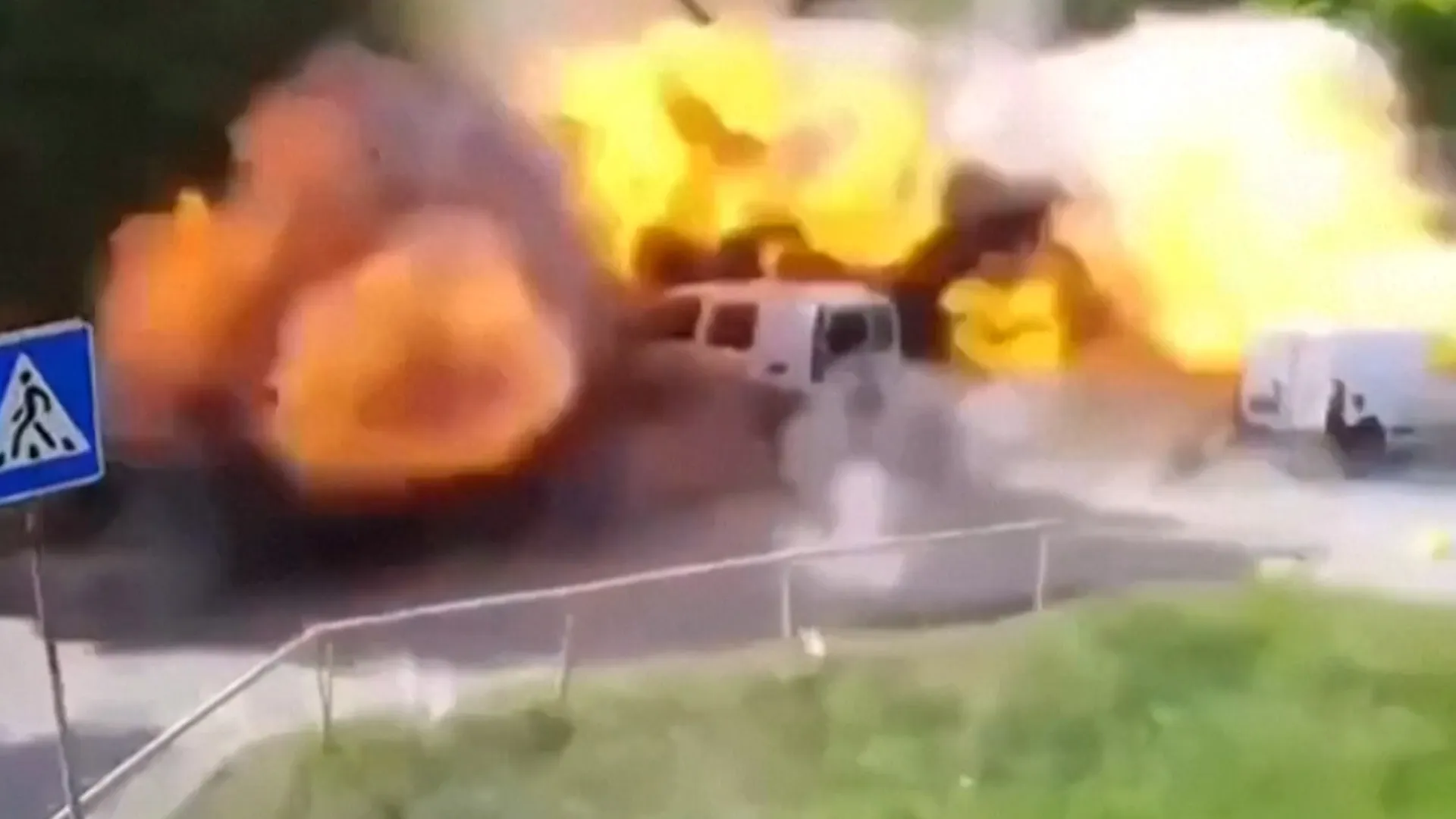 Video captures Russian attack in Ukraine’s Zaporizhzhia | Drone Strikes