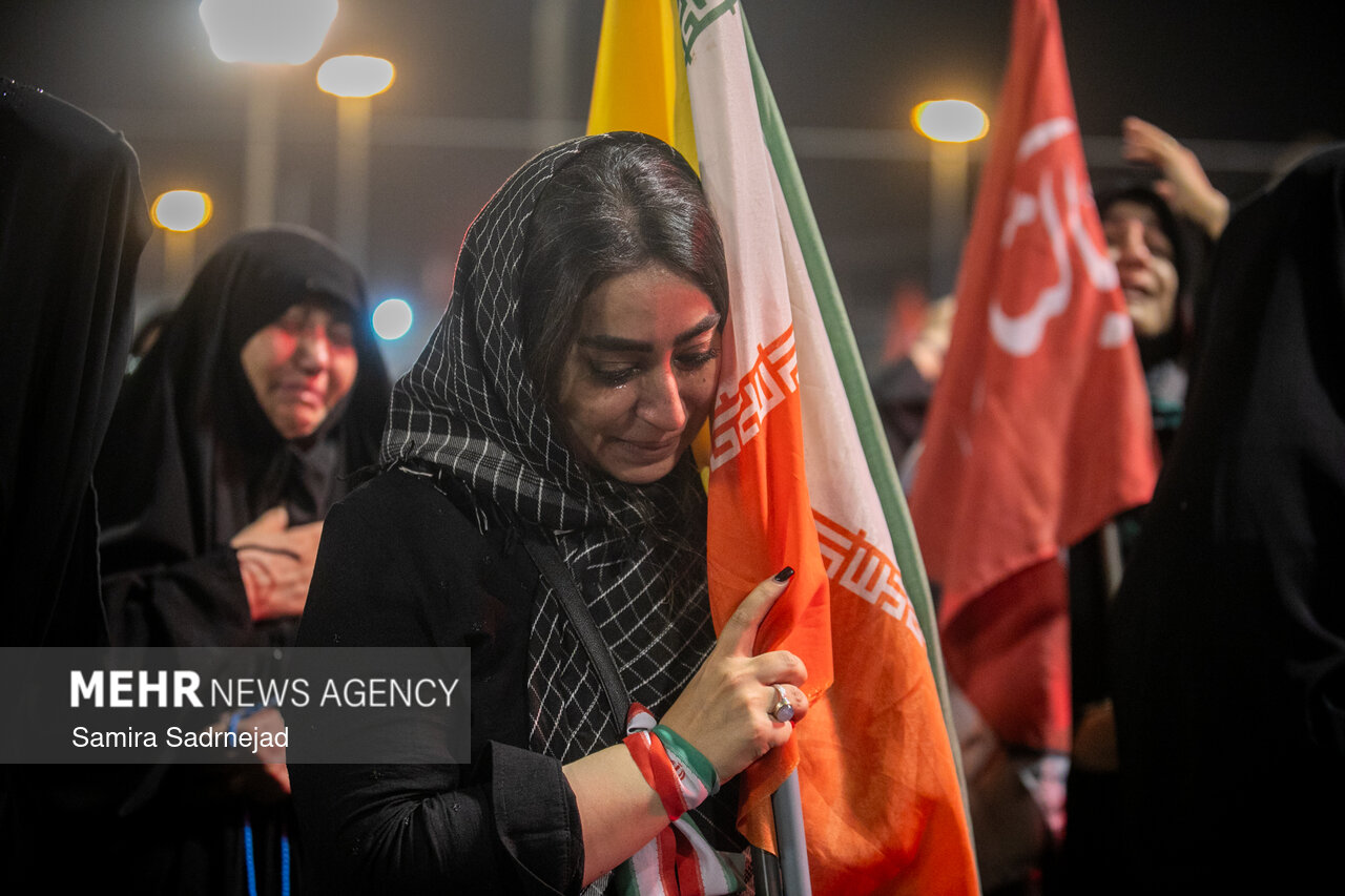 Final farewell hours of Ayatollah Khamenei draw mass crowds