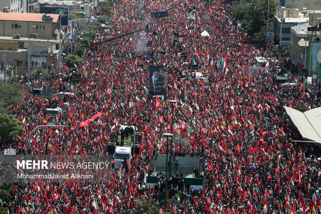 Massive turnout of people to Leader's farewell ceremony