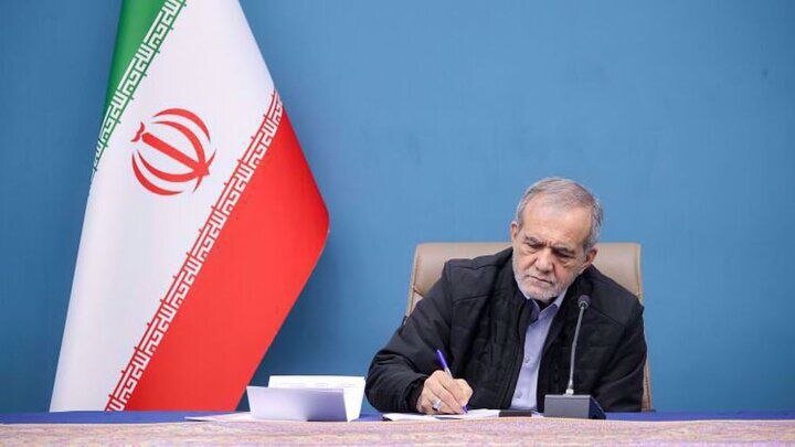 Pezeshkian lauds Iran Physics Olympiad team for achievements