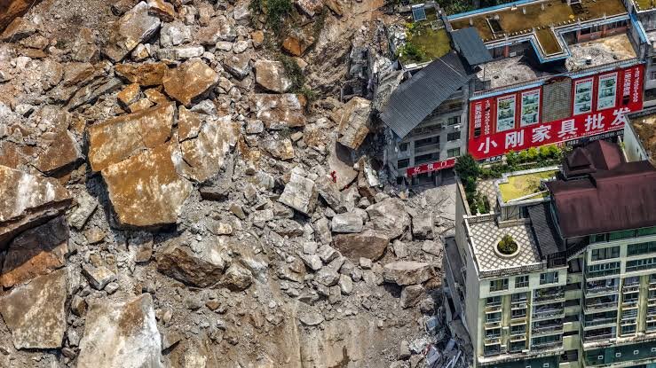 8 killed in landslide in China: report