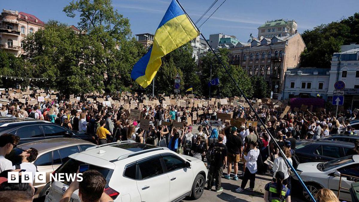 Protests in Ukraine’s cities against Zelensky’s removal of defence minister Fedorov