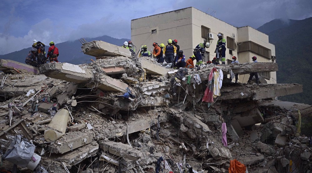 Venezuelan families affected by earthquakes receive housing one month after the disaster